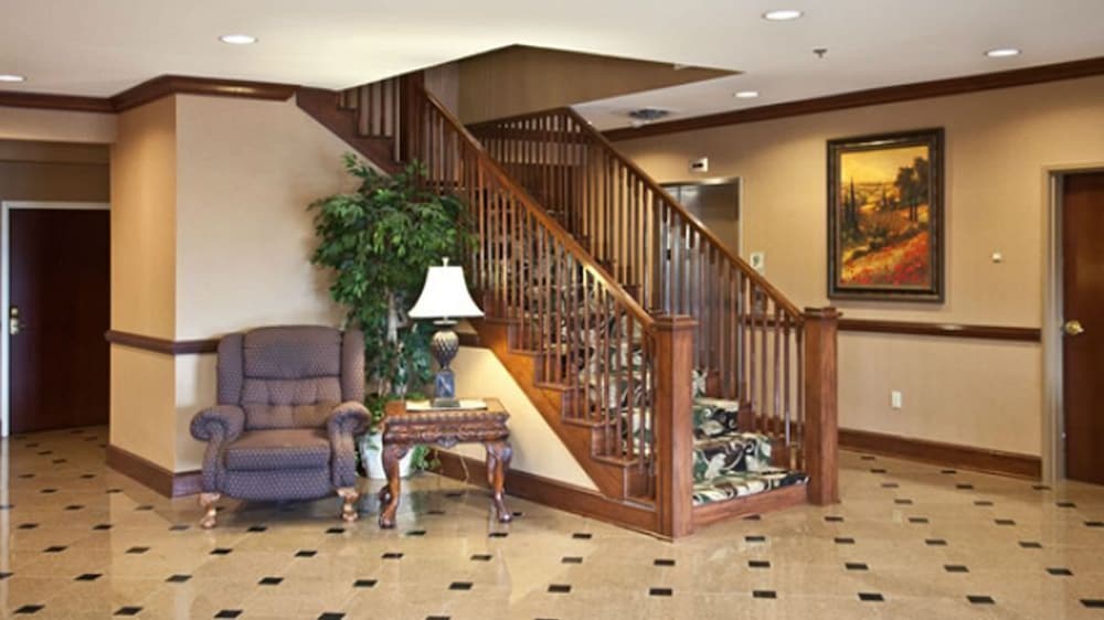 Mountain Inn & Suites Flat Rock 31/53