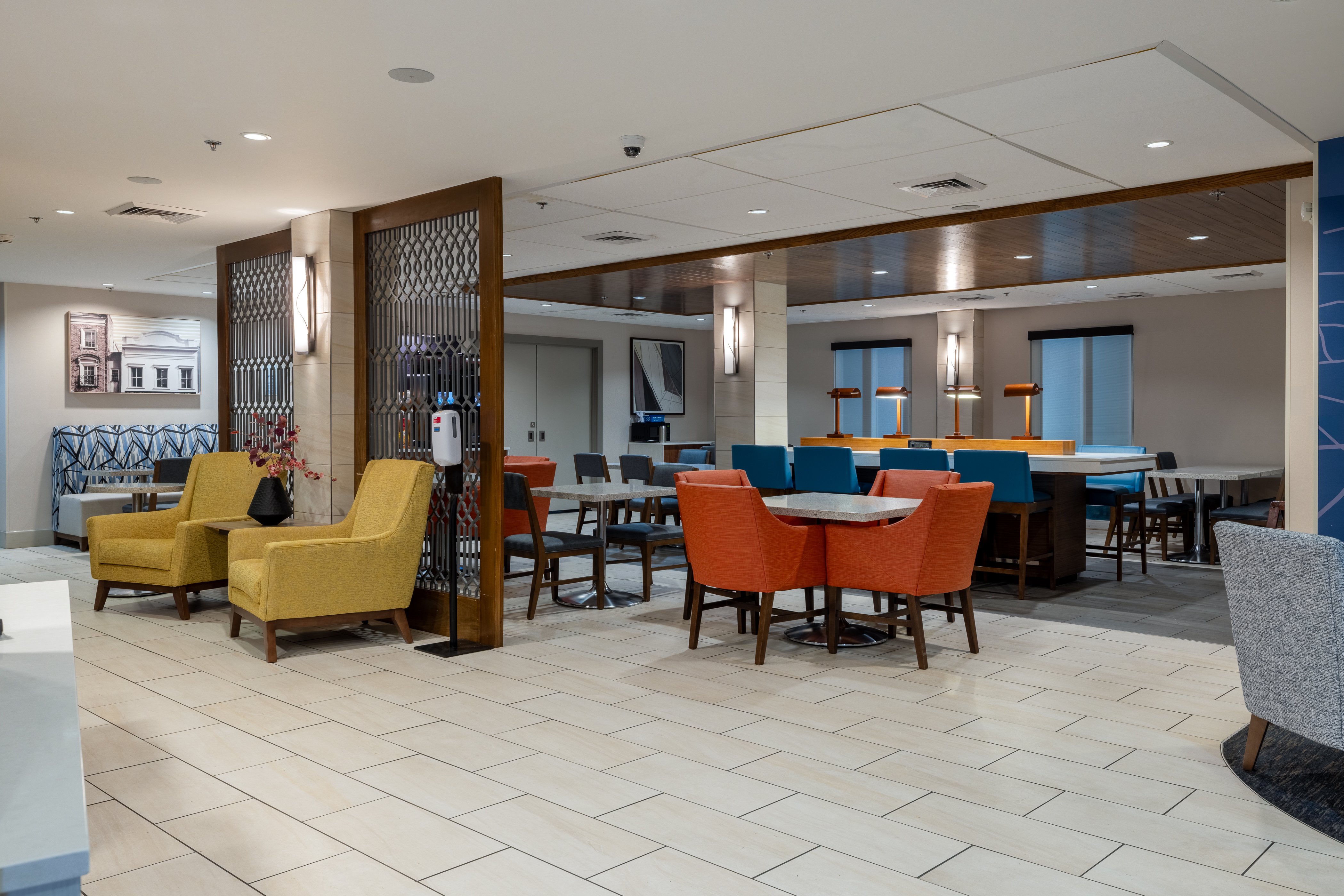 Holiday Inn Express Charleston US Hwy 17 & I-526 56/77