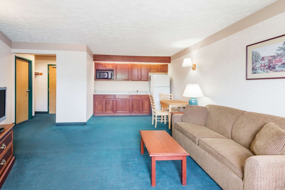 Ramada by Wyndham Strasburg Dover 17/31