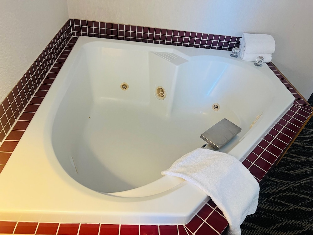 Americas Best Value Inn Sandpoint 45/49