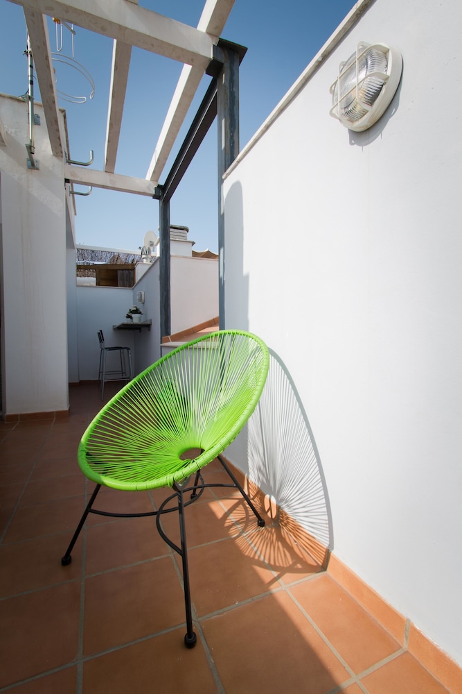 HOLIDAYS2MALAGA STUDIOS JUAN DE MENA 26/67