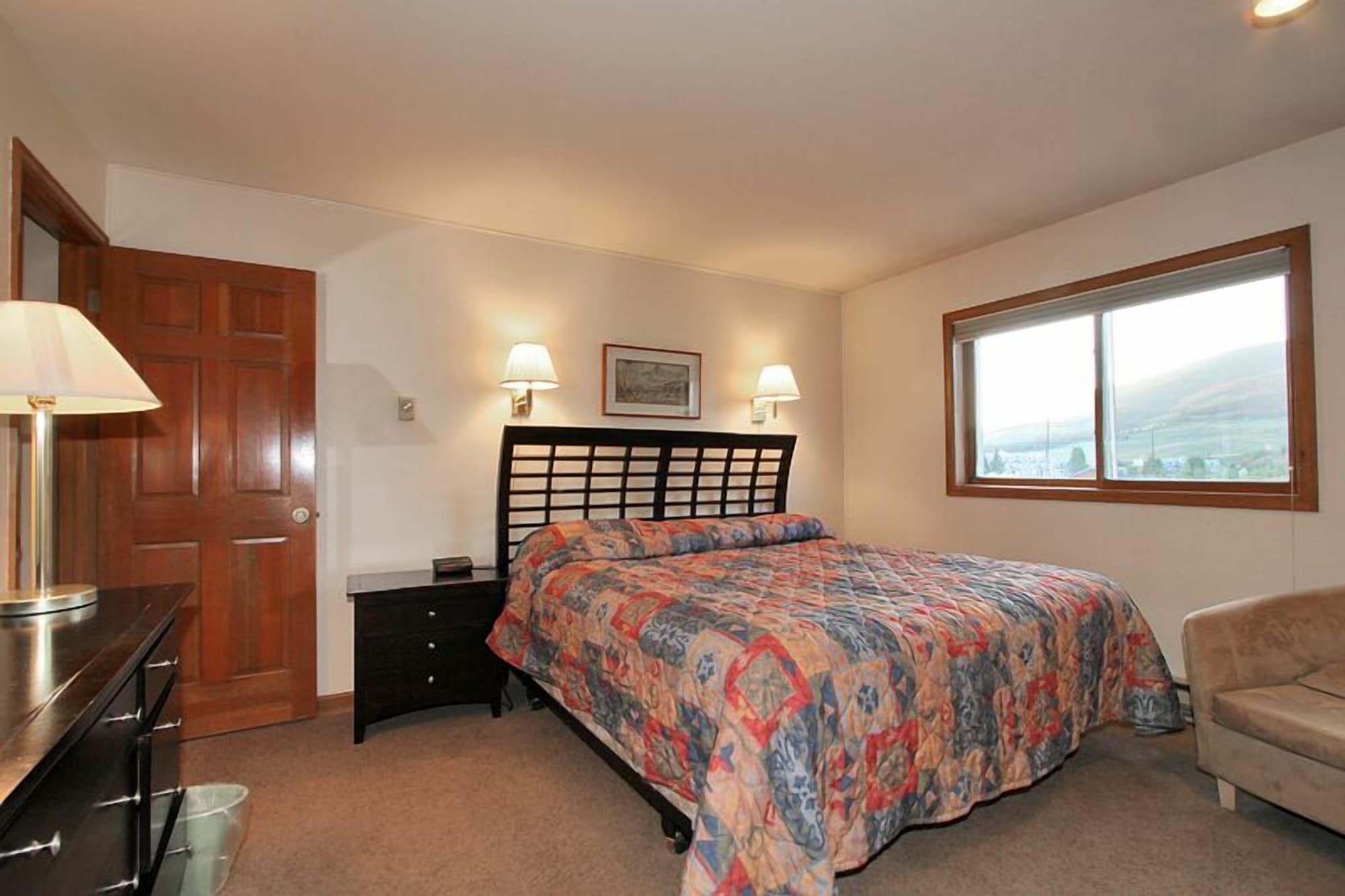 4 Bedrooms