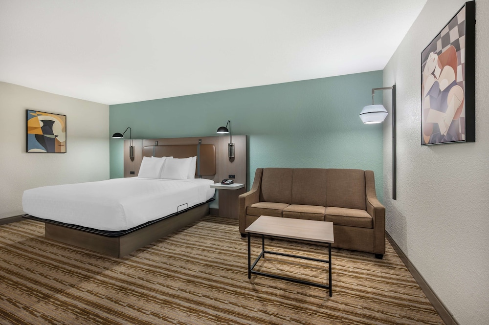 Standard, King Bed, Sofa