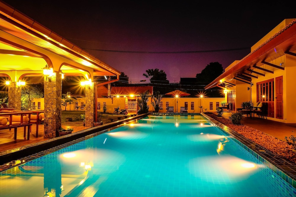 Taratai Villa 56/57