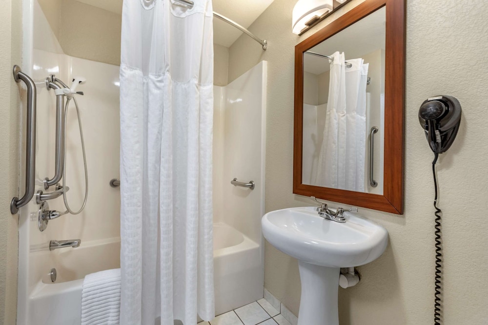 Comfort Inn & Suites Greeley, CO 48/54