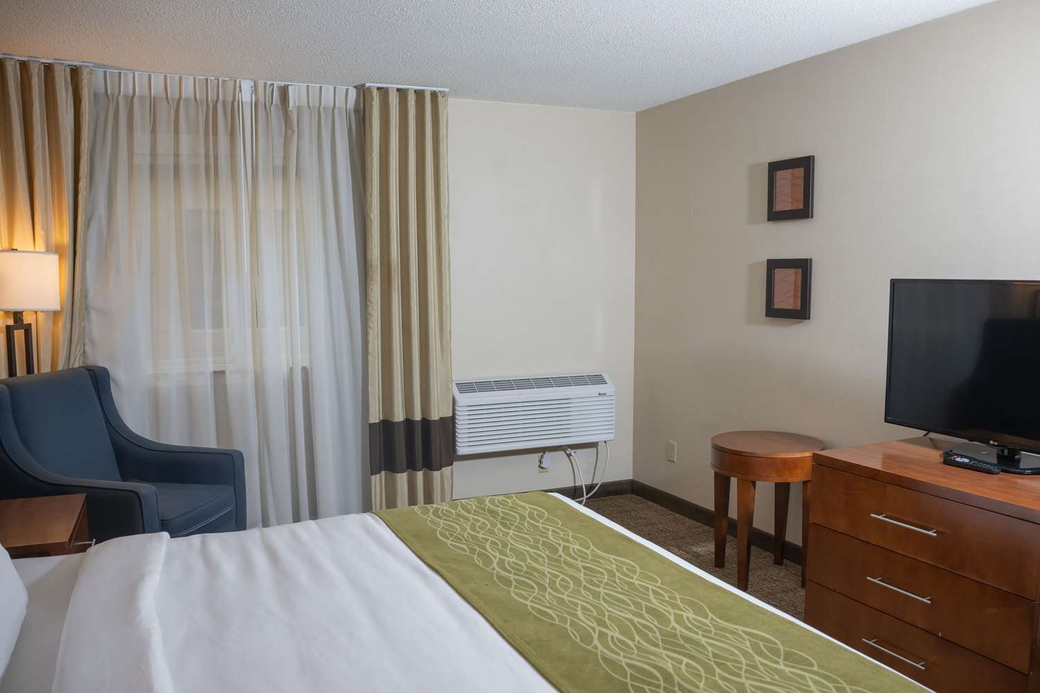 Comfort Inn & Suites Erie - Splash Harbor Indoor Waterpark 11/55