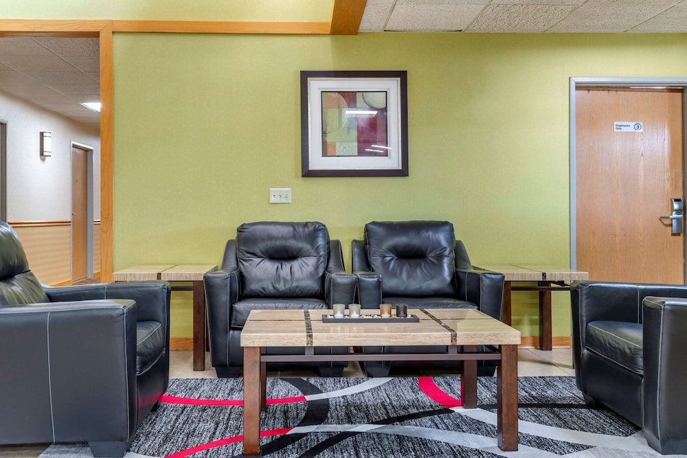 Coratel Inn & Suites by Jasper River Falls 41/60