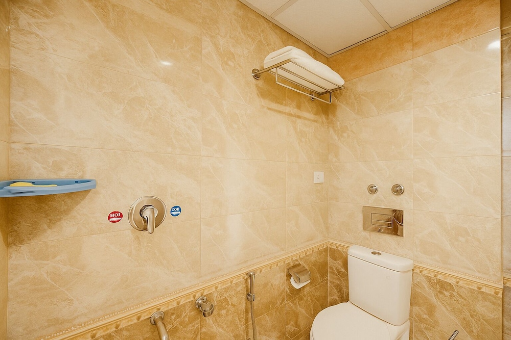 Crown Plaza Residency 34/35