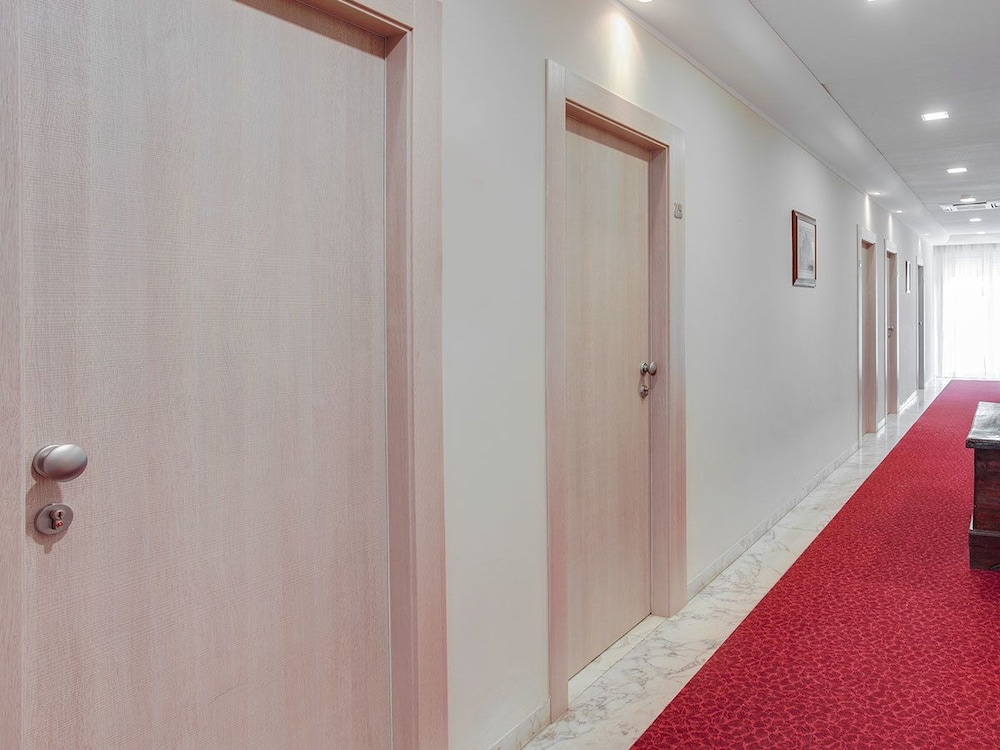 Hotel Caravelle 35/46