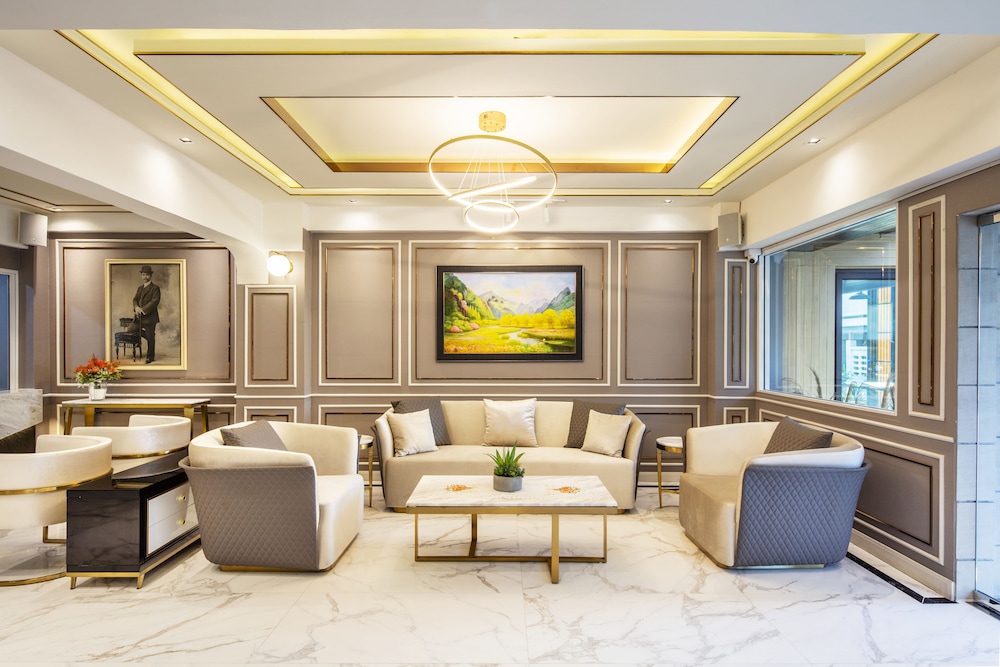 Penyos Residence 66/73