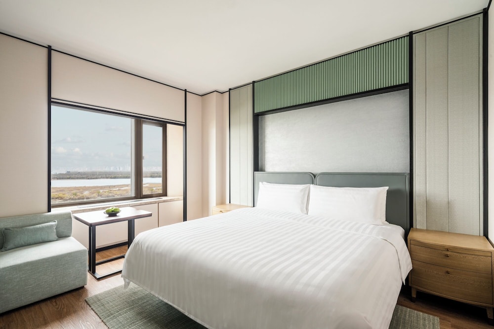 Wonderland, Family, Suite, King Bed