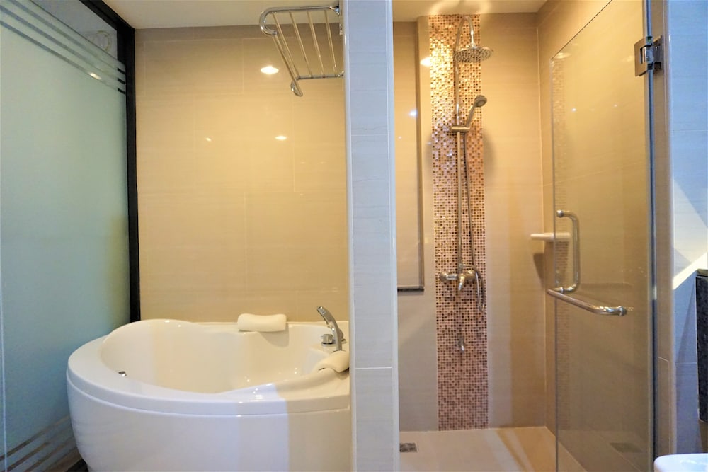 Nest n Rest Hotel 33/34
