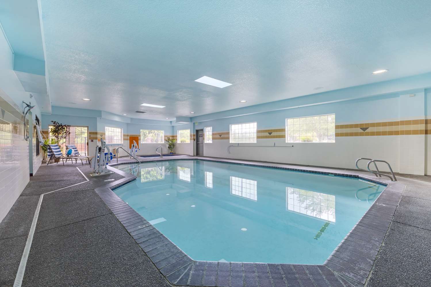 Best Western Plus Northwind Inn Suites 10/19