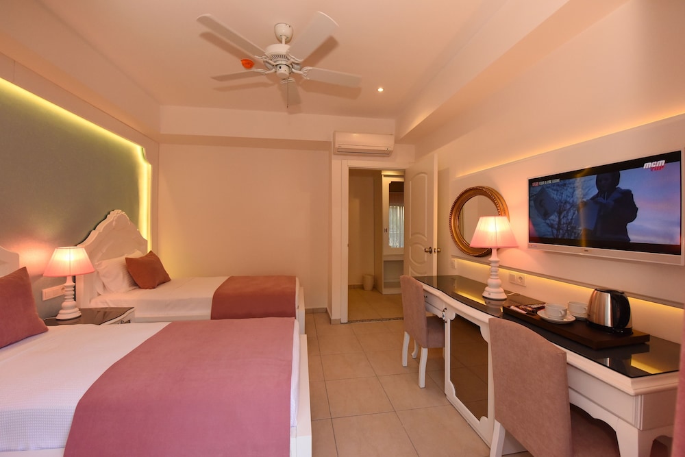 Montebello Deluxe Hotel 28/49