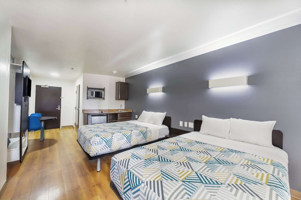 Motel6 Laredo, TX - Airport 32/66