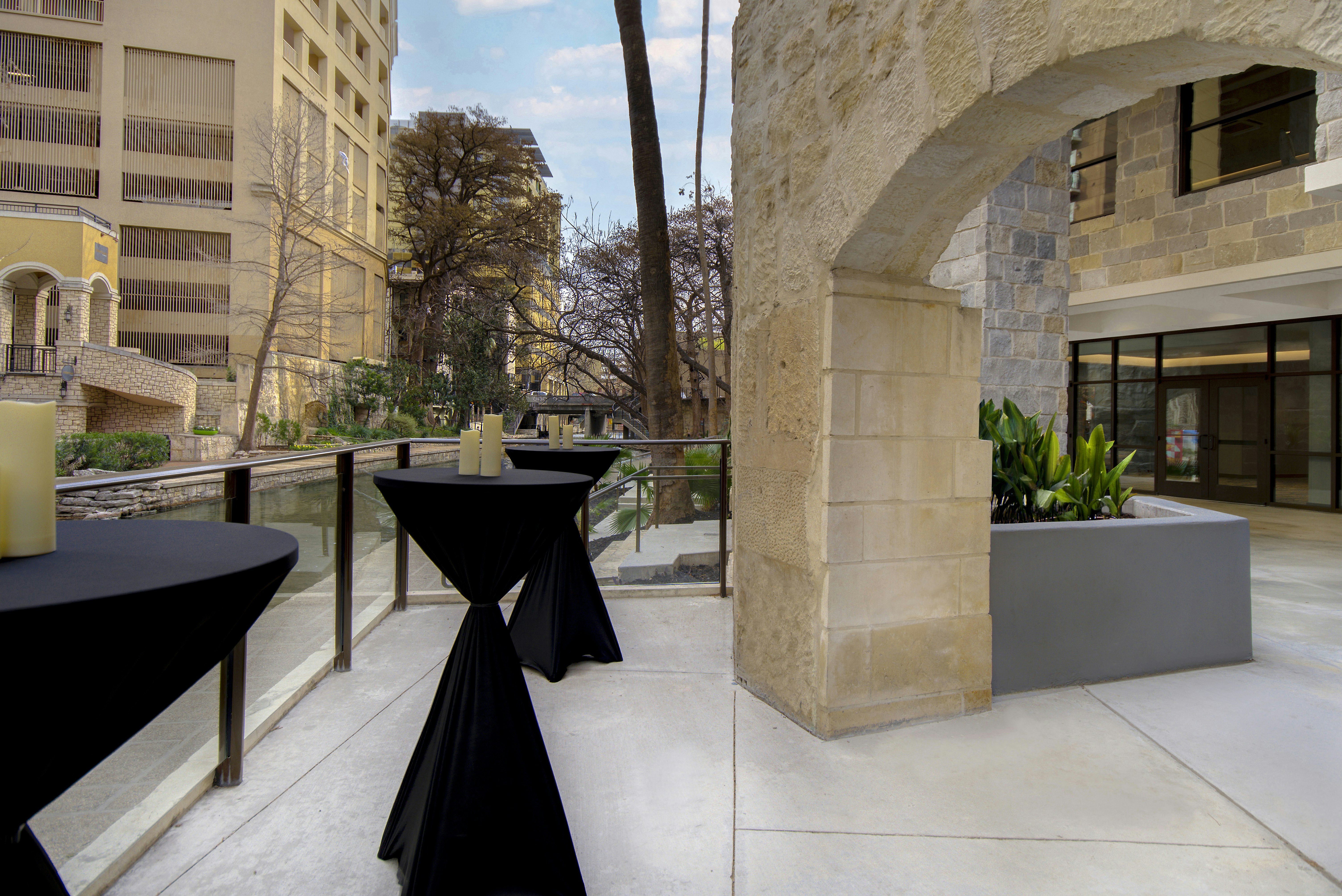 Hampton Inn & Suites San Antonio Riverwalk 12/77