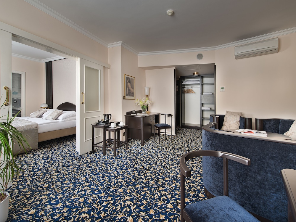 EA HOTEL ROYAL ESPRIT 9/22