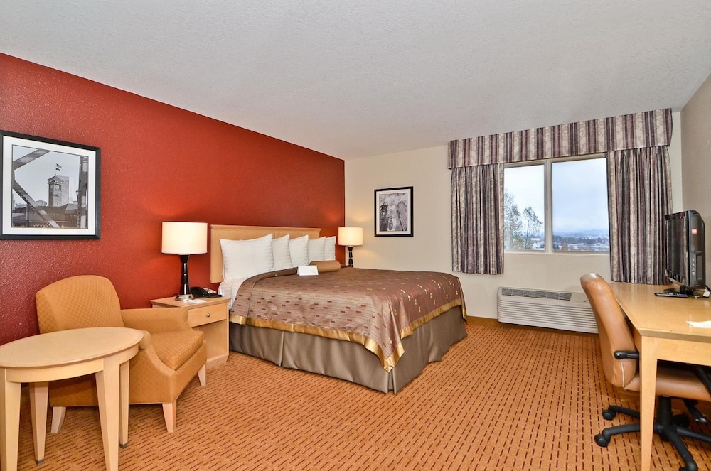 Clackamas Inn Suites 7/42
