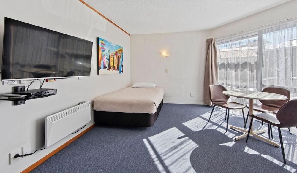 Motel Six 28/55