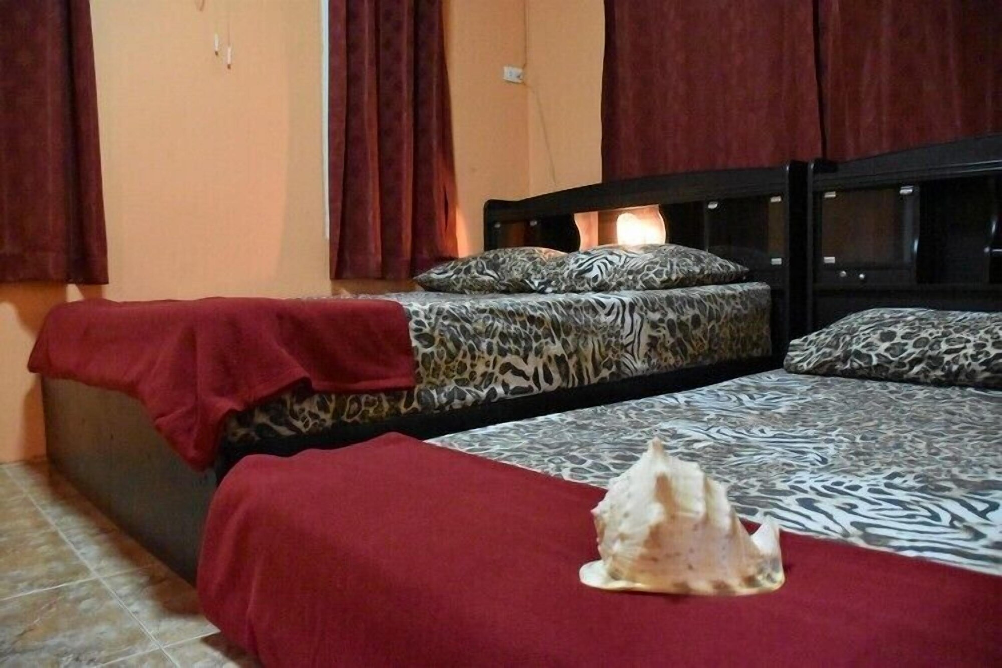 Family, Double and Bunk Bed, Kama Siri 2/2