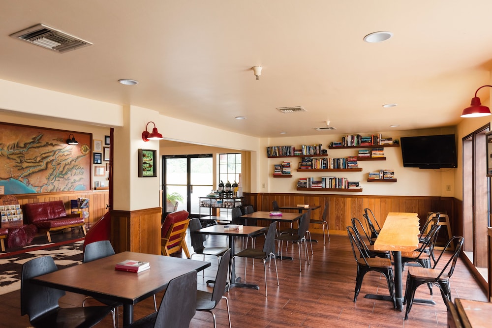 restaurant cafeteria