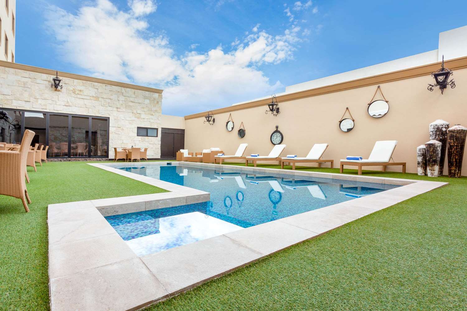 Wyndham Torreon 29/33