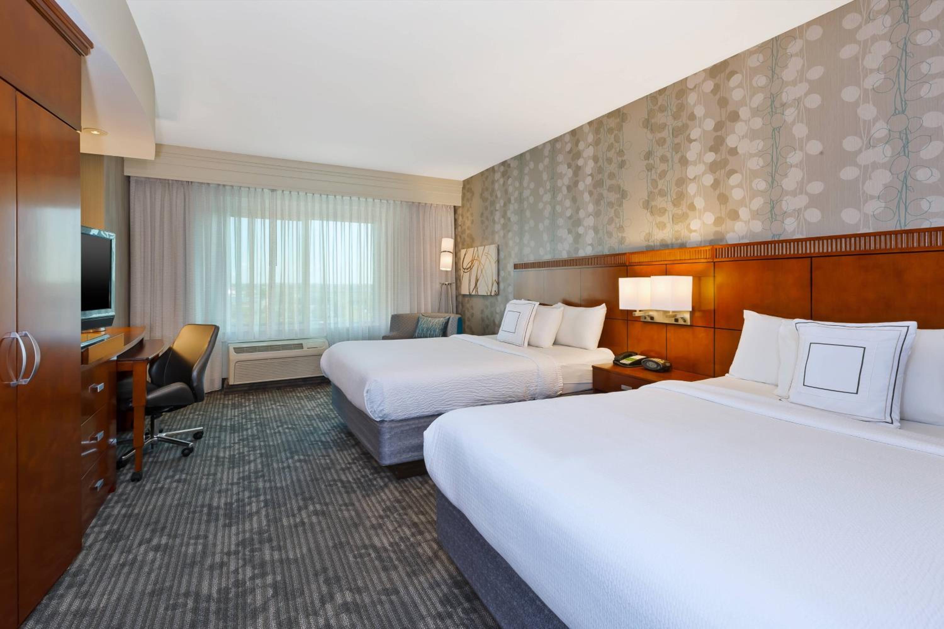 Pure, Wellness, 2 Queen Beds, Bathtub, Accessible