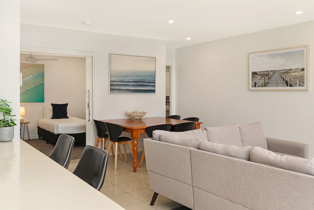 ELEMENT ON COOLUM BEACH 43/75