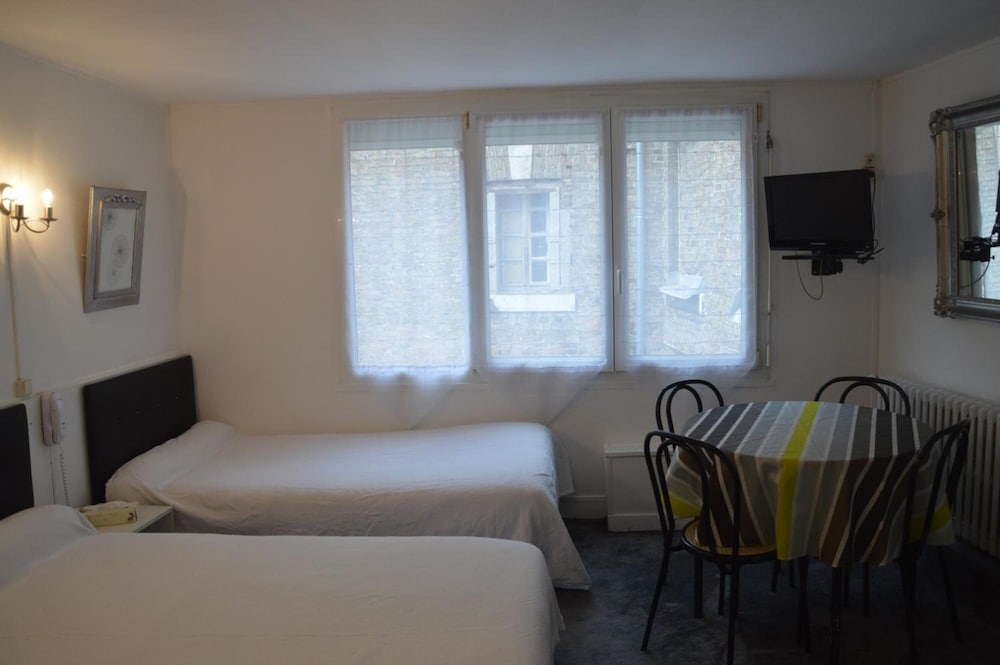 Hotel Victor Hugo 20/45