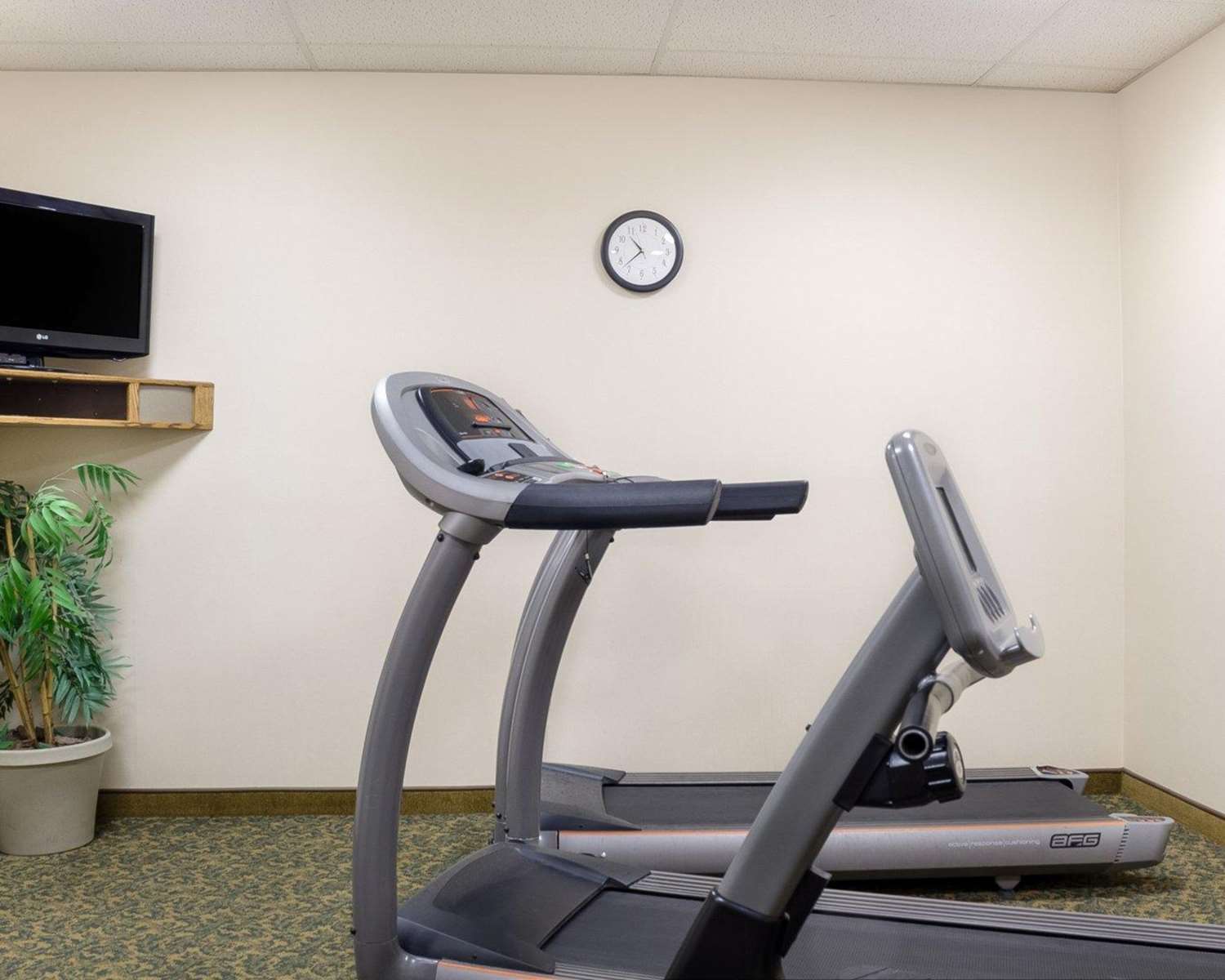 Quality Inn Bismarck I-94 5/13