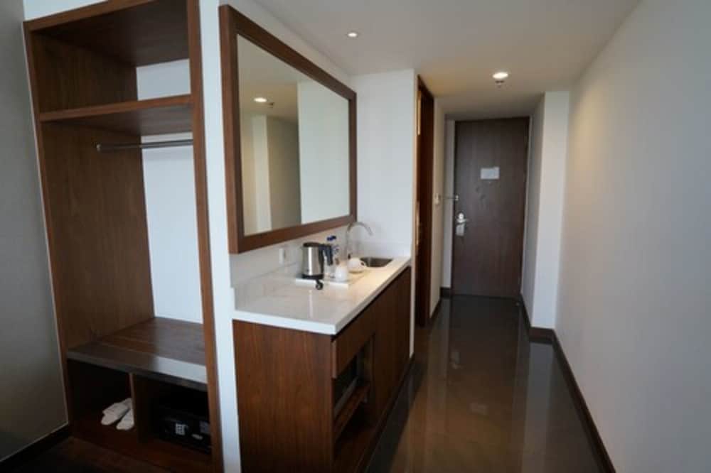 Veranda Serviced Residence @ Puri 37/74