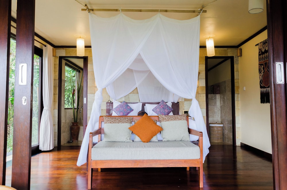 LUXURY, SUITE
