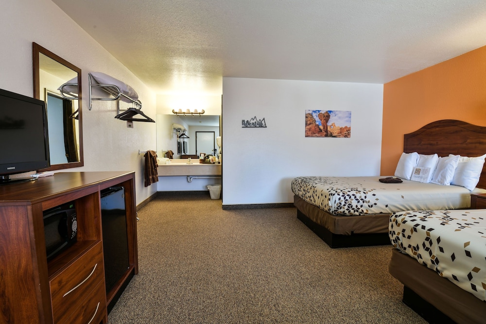Adventure Inn & Motel 8/43
