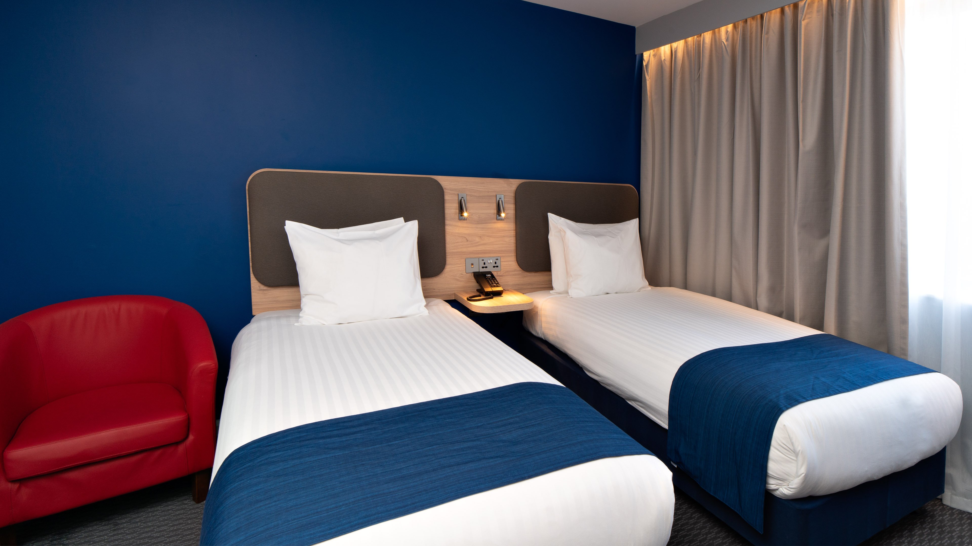 Holiday Inn Express Poole 20/50