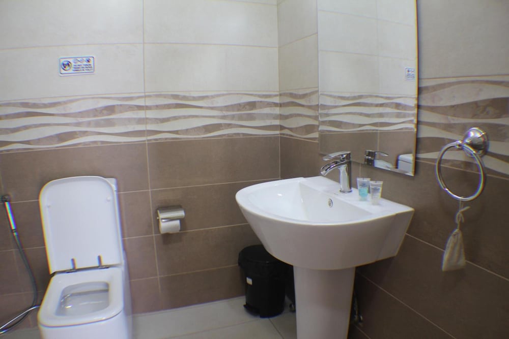 Murex Plaza Hotel and Suites 33/33