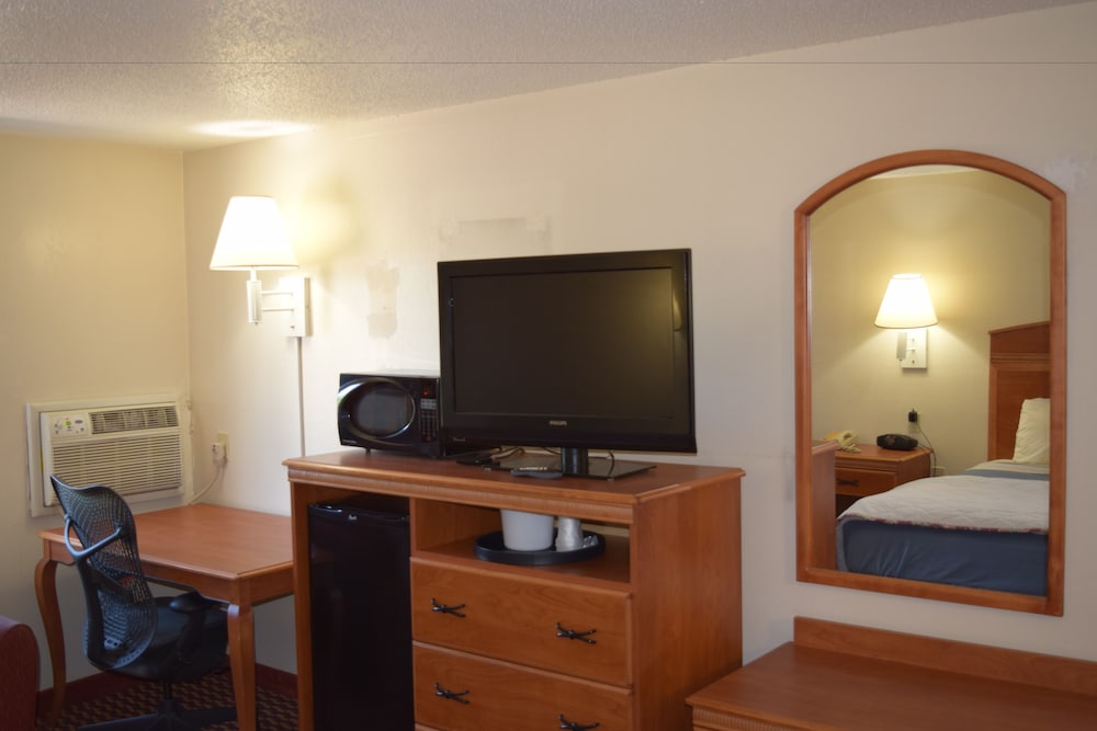 Americas Best Value Inn Jefferson City 30/33