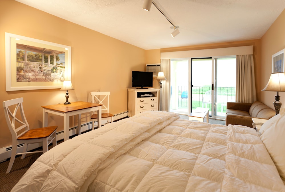 Pointes North Beachfront Hotel 26/72