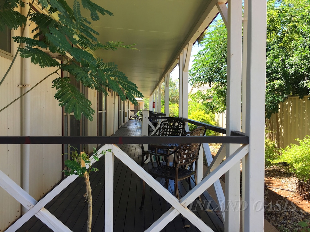 INLAND OASIS MOTEL 3/68