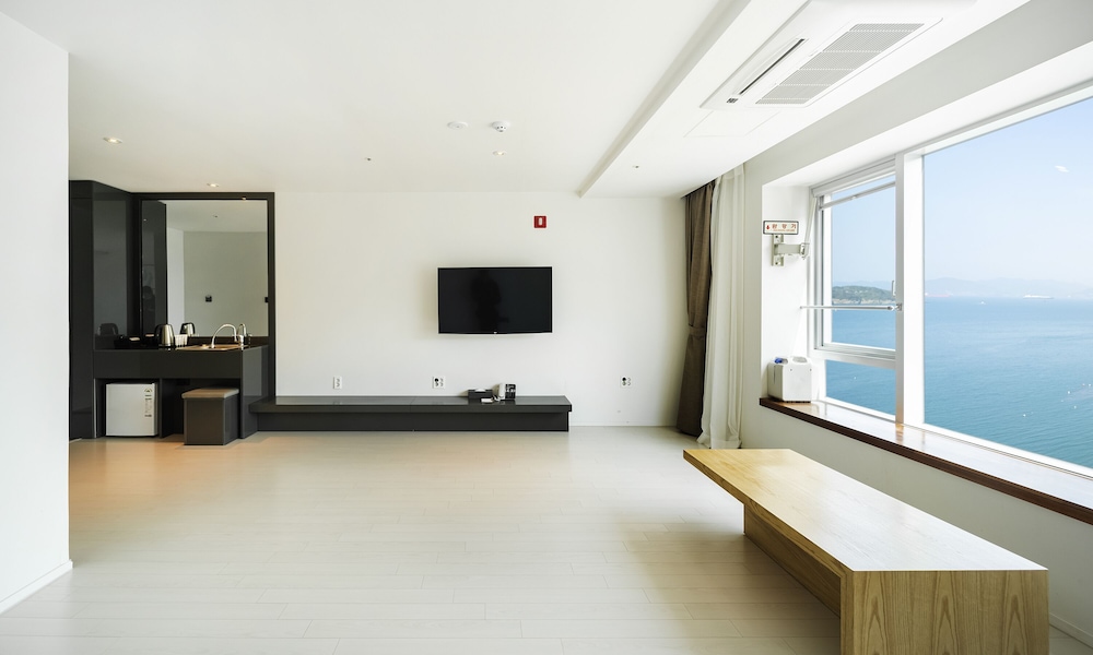 Hotel Haven 6/69