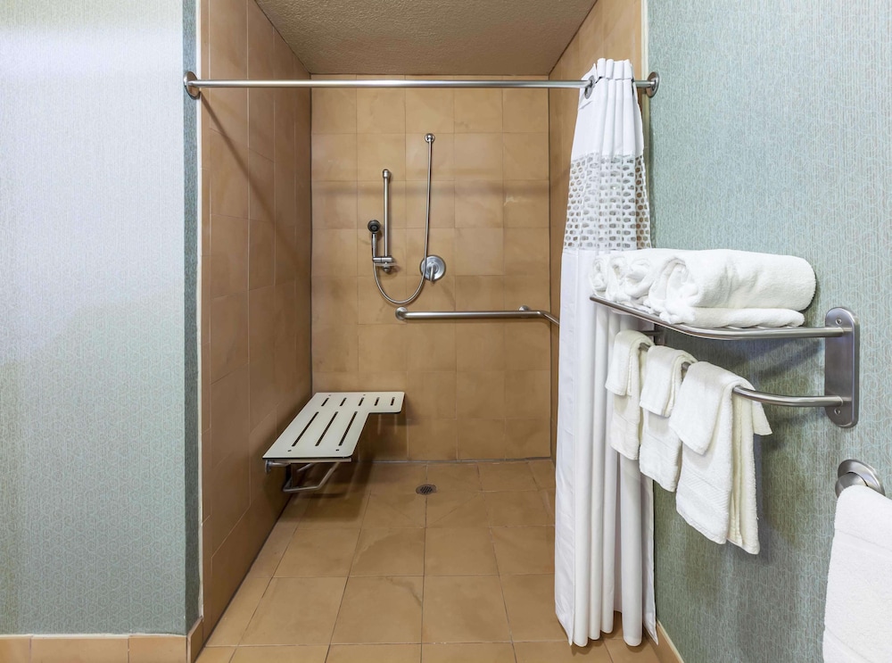 Hampton Inn and Suites Lake Jackson-Clute 19/41
