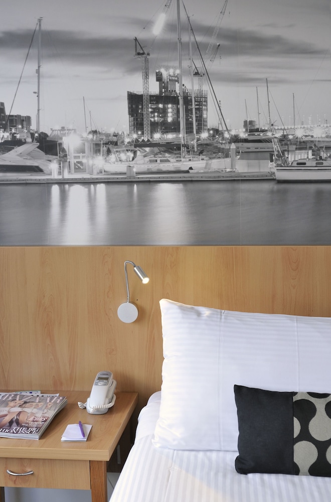 Mercure North Melbourne 43/63