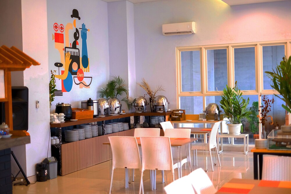 De La Charis Hotel by Waringin Hospitality 45/55