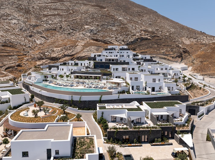 Sandblu Santorini, LXR Hotels & Resorts 1/37
