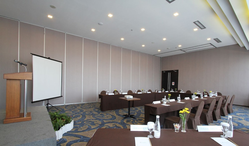 GRAND TEBU HOTEL 50/52