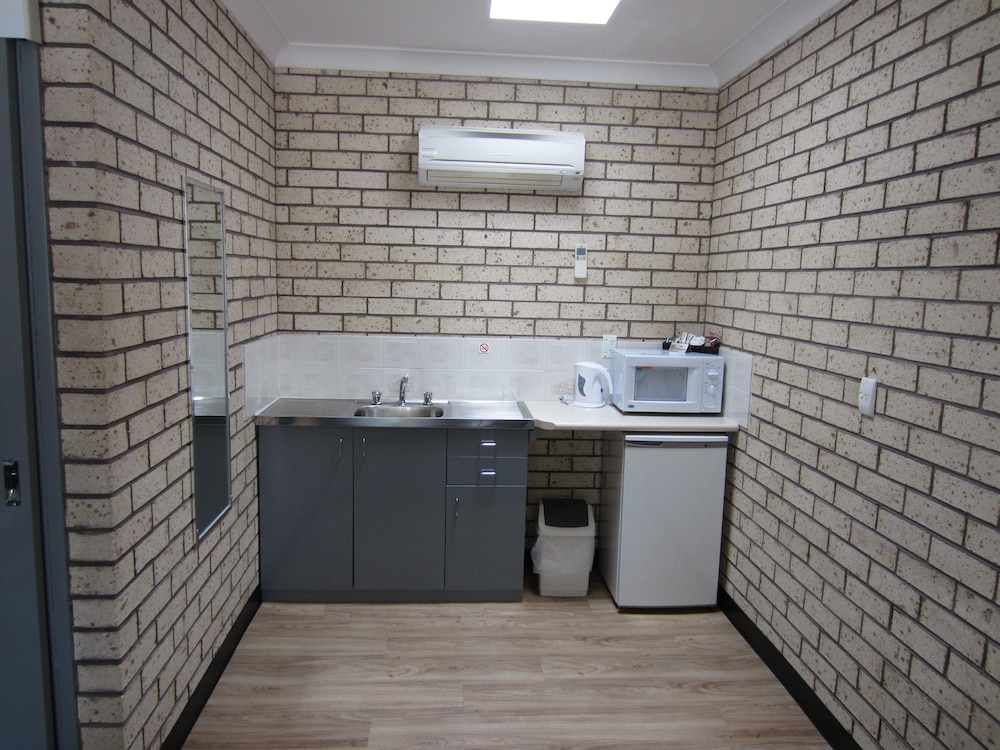 COWRA CREST MOTEL 29/50