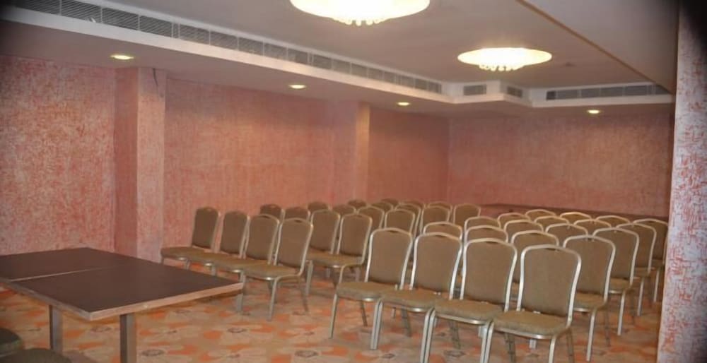 Oyo 1786 Hotel Patliputra Nirvana 17/20