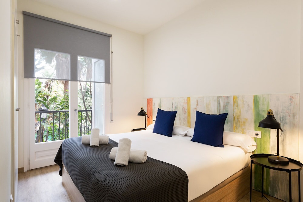 2 BEDROOMS, PORT APARTMENT, SEA VIEW
