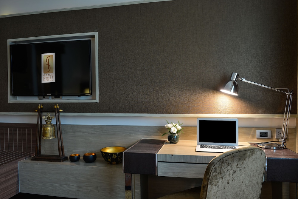 Ramada by Wyndham Bangkok Sukhumvit 11 77/83
