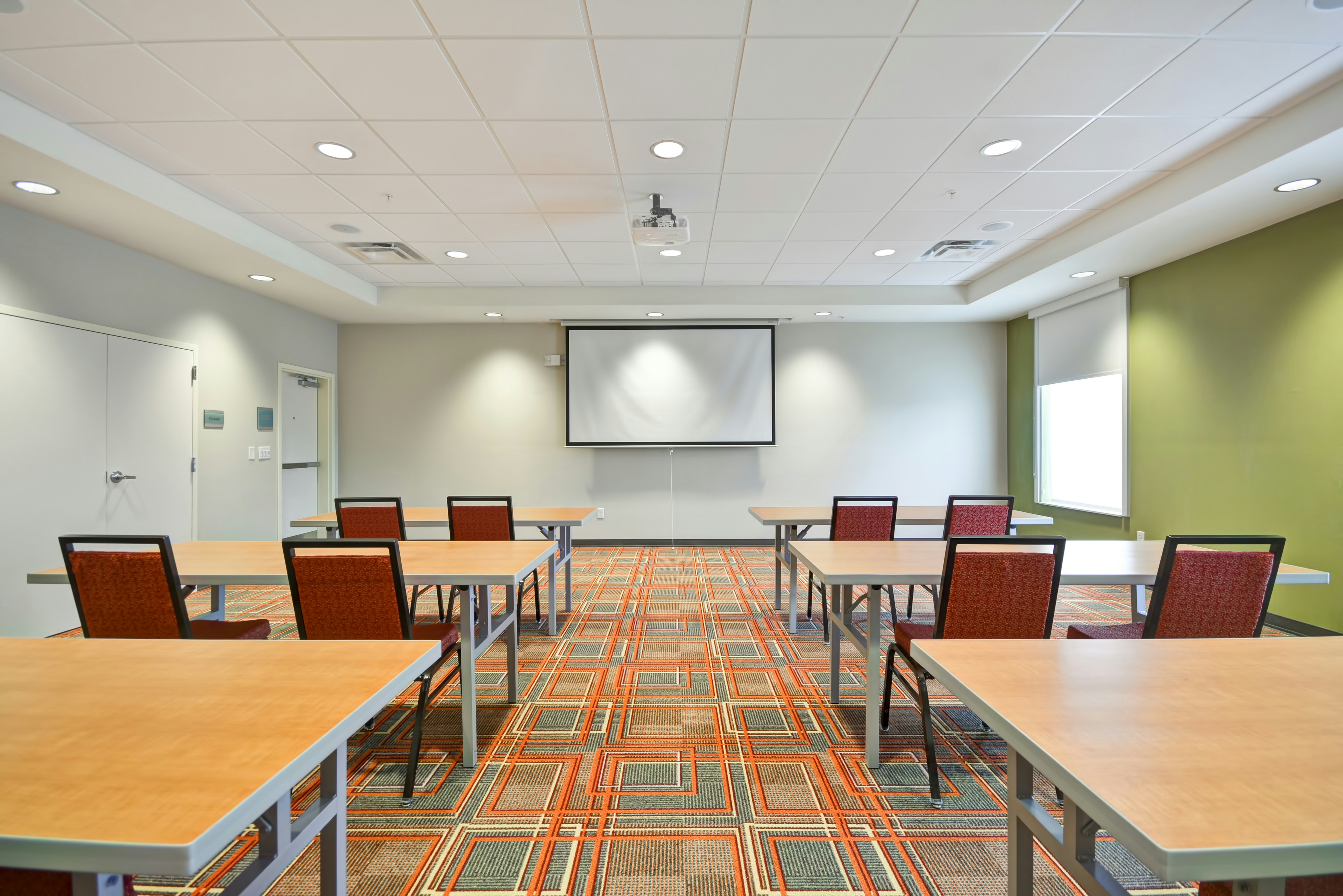 HOME2 SUITES BY HILTON OSWEGO 19/19