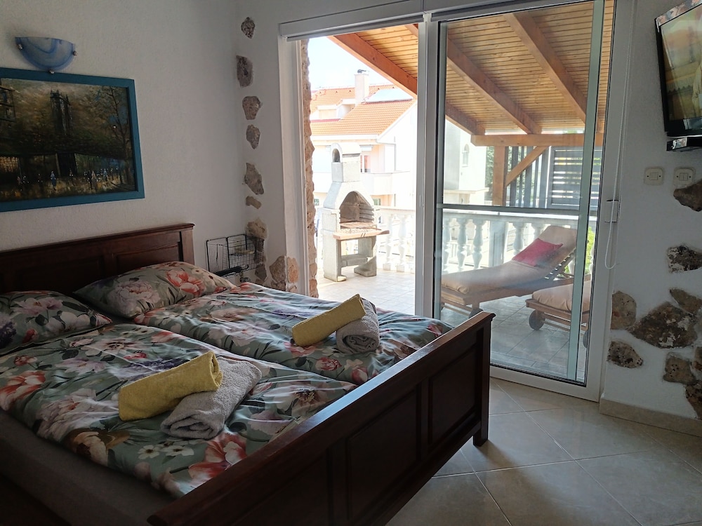 APARTMENTS MORETA 19/50